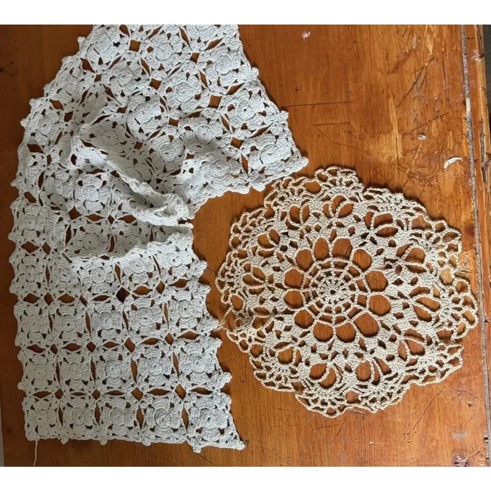 Vintage Lace Doily Set Metallic Thread Round & Rectangular Table Linens - Picture 13 of 14